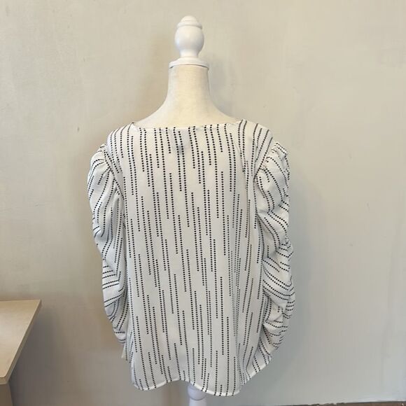 Cabi long sleeve white blouse with black heart line design Size L EUC - Picture 6 of 9